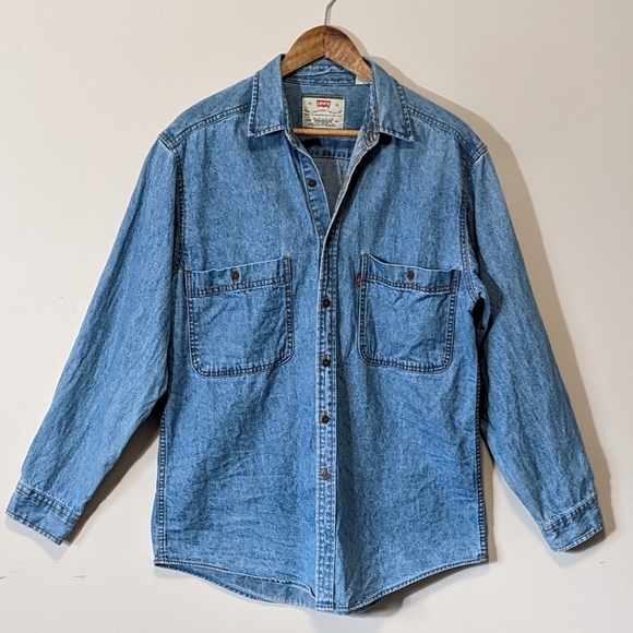 Levi's Other - Vtg Levi's denim shirt metal buttons sz M